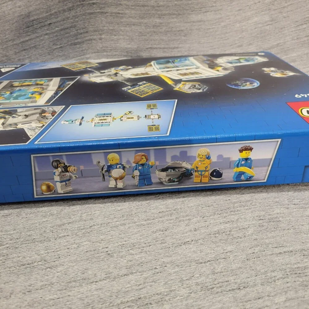 LEGO City Lunar Space Station 60349
